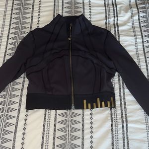 ‼️LIMITED EDITION‼️ GOLD LULU LEMON JACKET NOT SOLD ANYMORE BRAND NEW!!!!!!!
